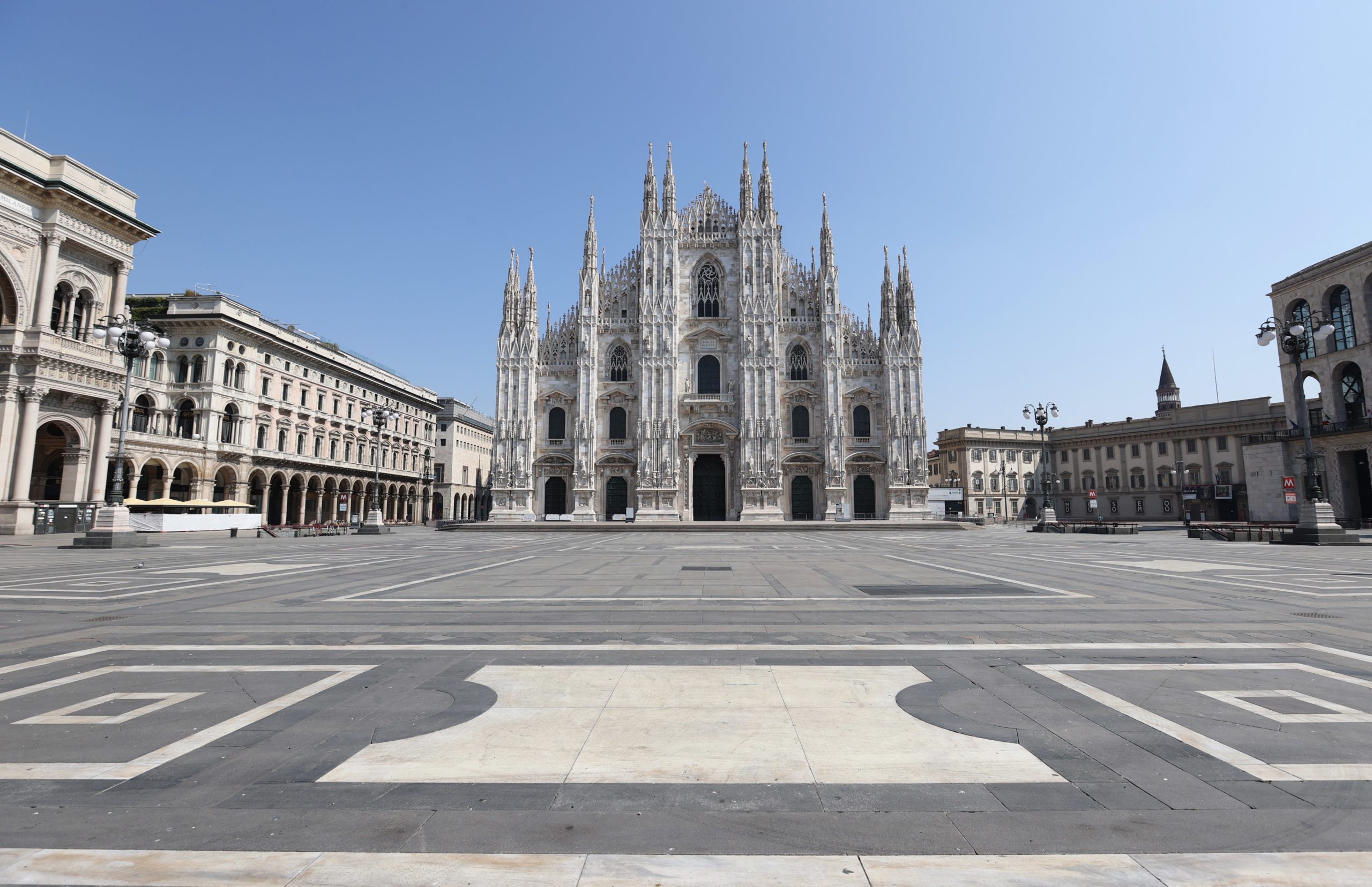 Via di milano. : Площадь Пьяцца-Дуомо.