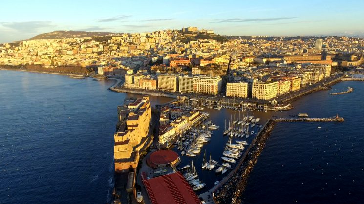 A Napoli il turismo torna a splendere. Il tasso di occupazione delle camere occupate sale al 91%, superando persino Roma e Firenze.