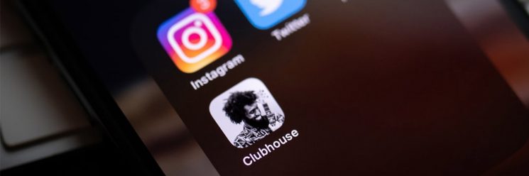 Clubhouse è tra i social network più discussi in questo ultimo periodo: a metà strada tra la green economy e l’oralità secondaria.