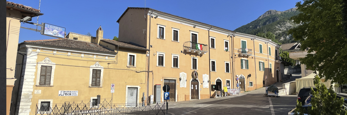 la piazza in PIAZZA di Ilaria Di Giustili, Viaggio, racconto, memoria. Un racconto di di convivialità e condivisione dal 1910 ad oggi