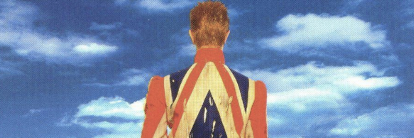 Ricordando Bowie la bianca Blackstar: pseudonimo di David Robert Jones (Londra, 8 gennaio 1947 – New York, 10 gennaio 2016)