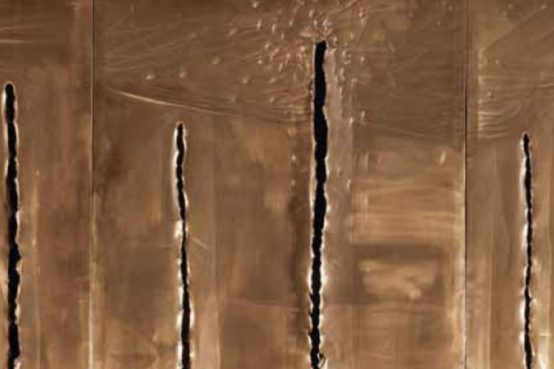 la mostra dedicata a Lucio Fontana, si origina dal rapporto tra l’artista, maestro dell’arte del XX secolo e storica d'arte Carla Lonzi