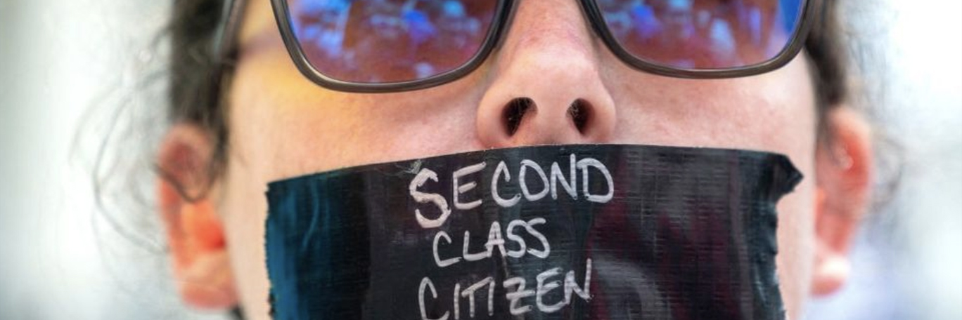 Usa diritto all'aborto revocato: Certi politici da strapazzo che, letteralmente, "godono" per un diritto negato, qualsiasi esso sia