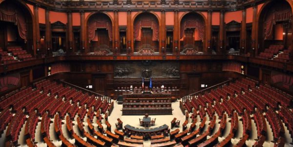Un'età media che aumenta e una percentuale così bassa mai vista prima di donne in Parlamento. Sono dati di cui ci dobbiamo preoccupare?