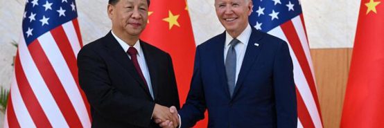 Stretta di mano tra Xi e Biden. I presidenti americano e cinese, Joe Biden e Xi Jinping. Prove di intesa e di distensione
