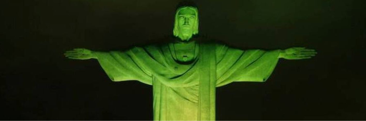 Per Pelè il Brasile colora di oroverde il Cristo di Rio. Illuminati anche il Maracanà e la statua di 'O Rei nella sua città natale