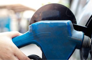 Prezzi benzina indaga la procura di Roma. Segnalati aumenti per il gasolio fino a 2,5 euro al litro sulle autostrade.