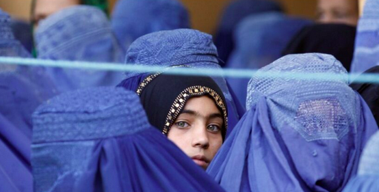 Afghanistan le donne non potranno essere curate da uomini ne potranno studiare medicina. Chi curerà le donne afghane in futuro?