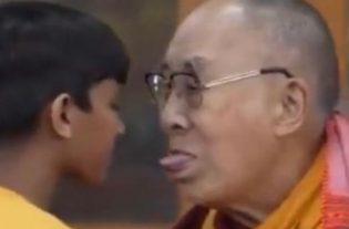 Lo scellerato gesto dell'attuale Dalai Lama potrebbe aver posto la parola fine a una delle religioni e culture più antiche del mondo