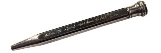 All'asta la matita di Hitler. Secondo la Bloomfield Auctions è la matita che Eva Braun regalò al dittatore per il suo 52mo compleanno