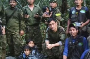 Miracolo in Colombia: quattro bambini sopravvivono 40 giorni da soli nella giungla dopo un incidente aereo