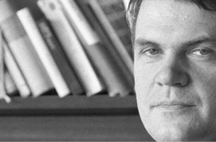 Morto Milan Kundera. I suoi romanzi sono capolavori che esplorano la condizione umana, tra letteratura mittleuropea e illuminismo