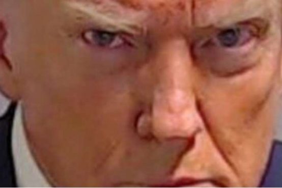 Arresto Donald Trump: per la prima volta nella storia degli USA un ex Presidente viene schedato con una foto segnaletica