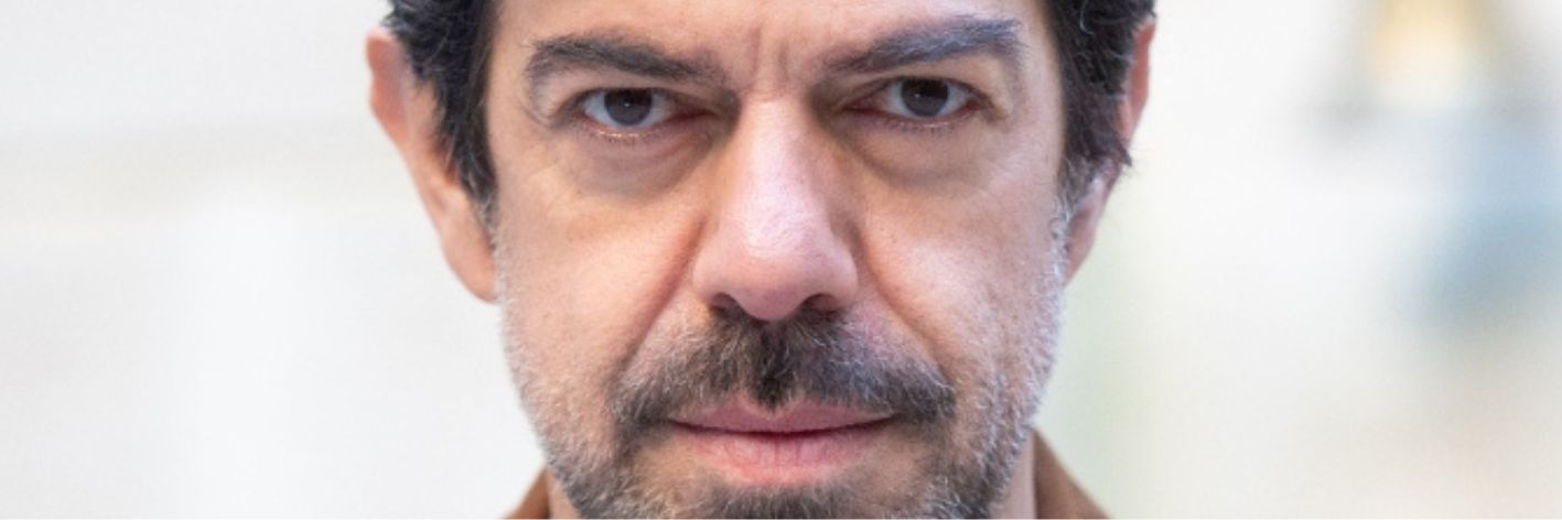 Tra i red carpet e le proiezioni della 80° Mostra del Cinema di Venezia, serpeggia un interrogativo: Favino è identitario o nazionalista?