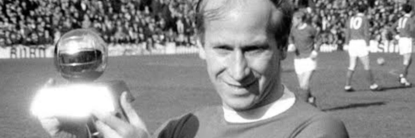 Bobby Charlton, vinse il primo e unico Mondiale con l'Inghilterra e grandi trionfi con il Manchester United