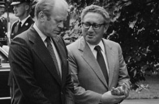 Morto Henry Kissinger, il premio Nobel che con i suoi consigli ha plasmato il corso degli eventi internazionali dell'ultimo secolo.