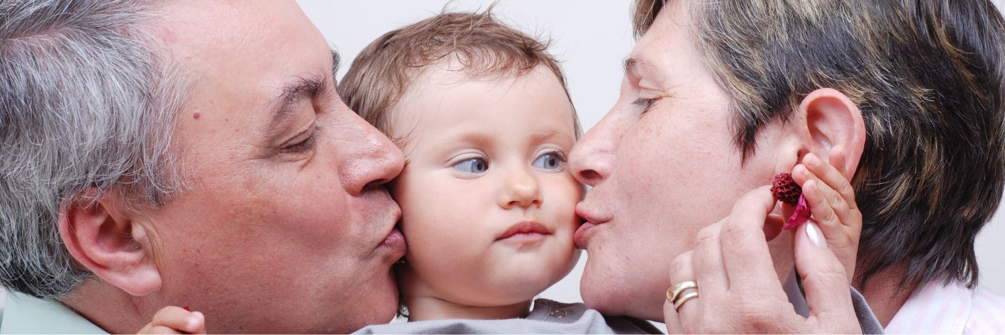 In Italia nel 2040 solo una coppia su 4 avrà figli: quello che si prospetta è un paese sempre più anziano e solo con i ragazzi in fuga. Nonni, vecchi, anziani, solitudine