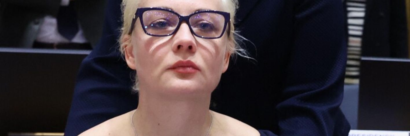 Yulia Navalnaya moglie del dissidente Navalny, morto in carcere ha dichiarato: "Putin ha ucciso mio marito" e raccogierò la sua eredità