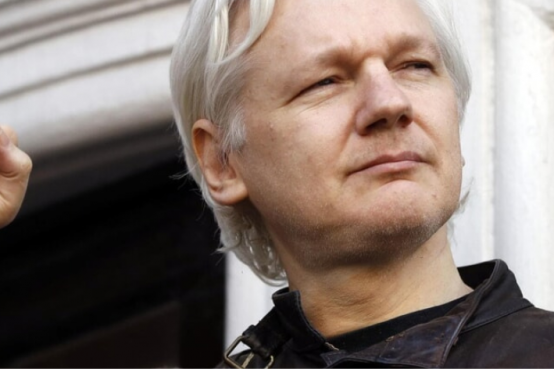 La situazione di Julian Assange continua a generare preoccupazione e dibattito internazionale. Si teme per la sua morte in carcere