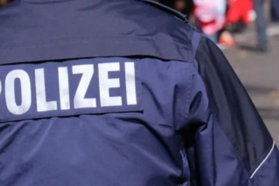 Due bimbe ghanesi aggredite da 20 razzisti nell'est Germania. Una di otto anni presa a calci in faccia, finisce in ospedale
