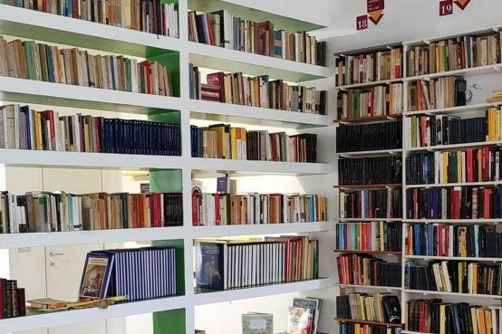 A Barra - quartiere periferico di Napoli - è stata realizzata una biblioteca sociale: “La casa di Francesca”.