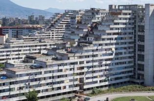 Le testimonianze degli abitanti della Vela Celeste di Scampia: “Lo Stato sempre assente assente, sempre contro di noi".