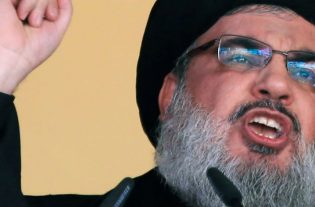 Chi è Hassan Nasrallah, leader di Hezbollah dal 1992. Per decenni una delle figure più influenti e controverse del Medio Oriente