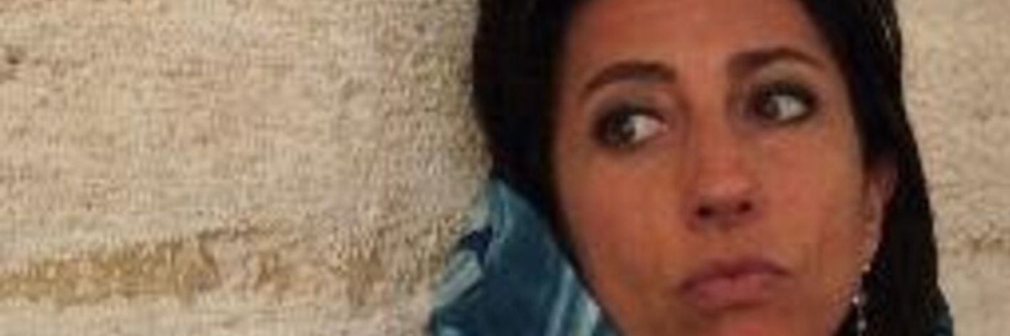 Troupe del Tg3 aggredita in Libano: l'autista muore d'infarto. Il racconto della giornalista aggredita: Lucia Goracci