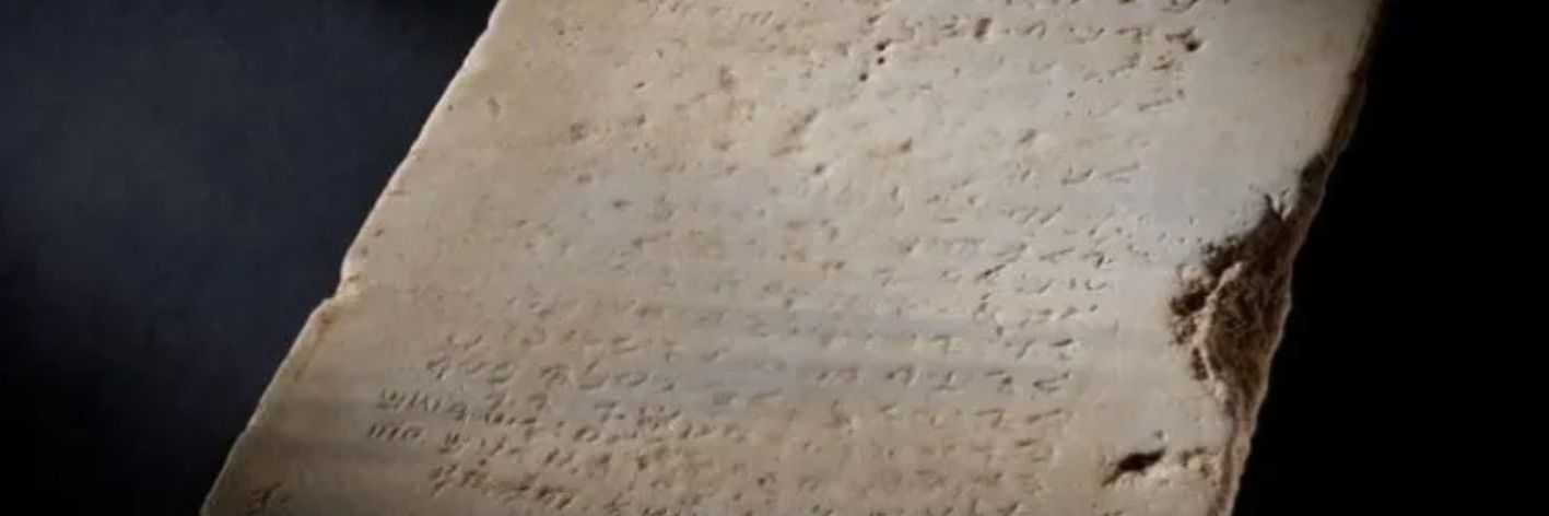 All’asta la Tavola dei Dieci Comandamenti: un reperto di 1.500 anni stimato due milioni di dollari è la più antica esistente