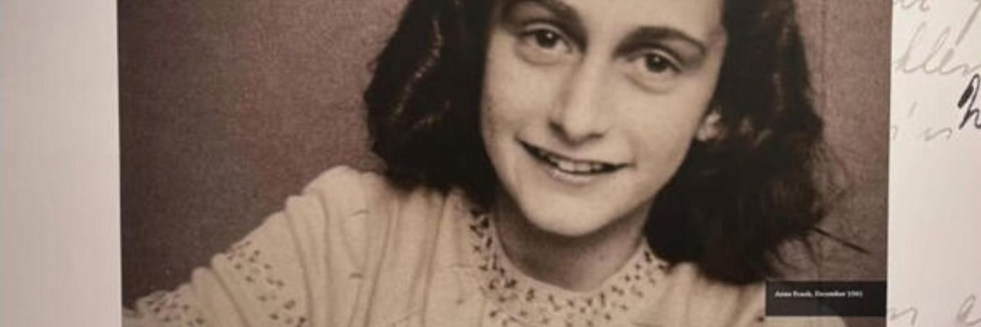 Il rifugio di Anna Frank ricreato a New York. In mostra oggetti mai visti prima. In occasione del Giorno della memoria, il 27 gennaio
