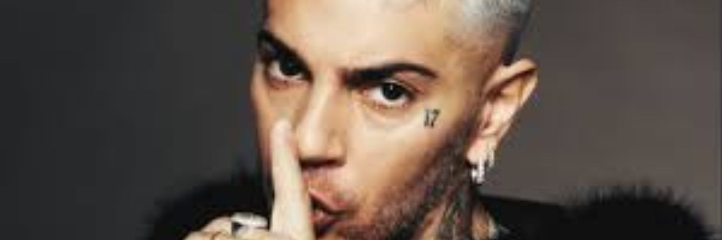Emis Killa pubblica “Demoni” e annuncia il live EM16. Dal ritiro a Sanremo alla strategia comunicativa. Sincerità o strategia?