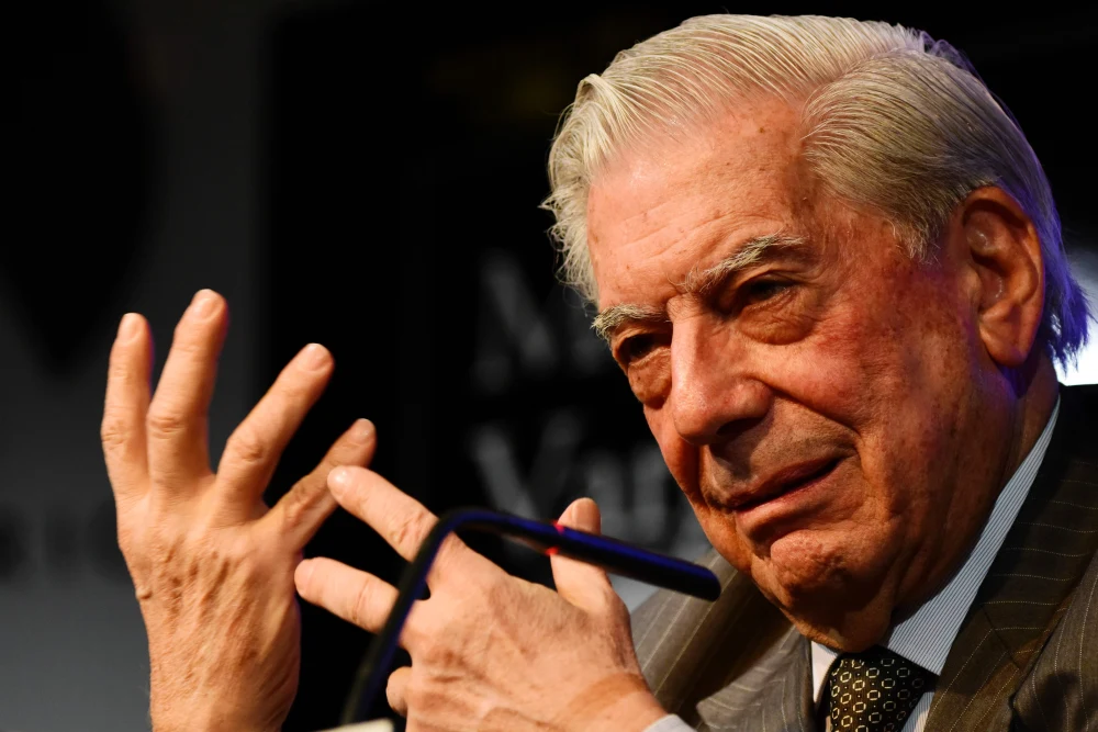 Addio al premio Nobel per la letteratura Mario Vargas Llosa, protagonista della rinascita della letteratura sudamericana con Marquez