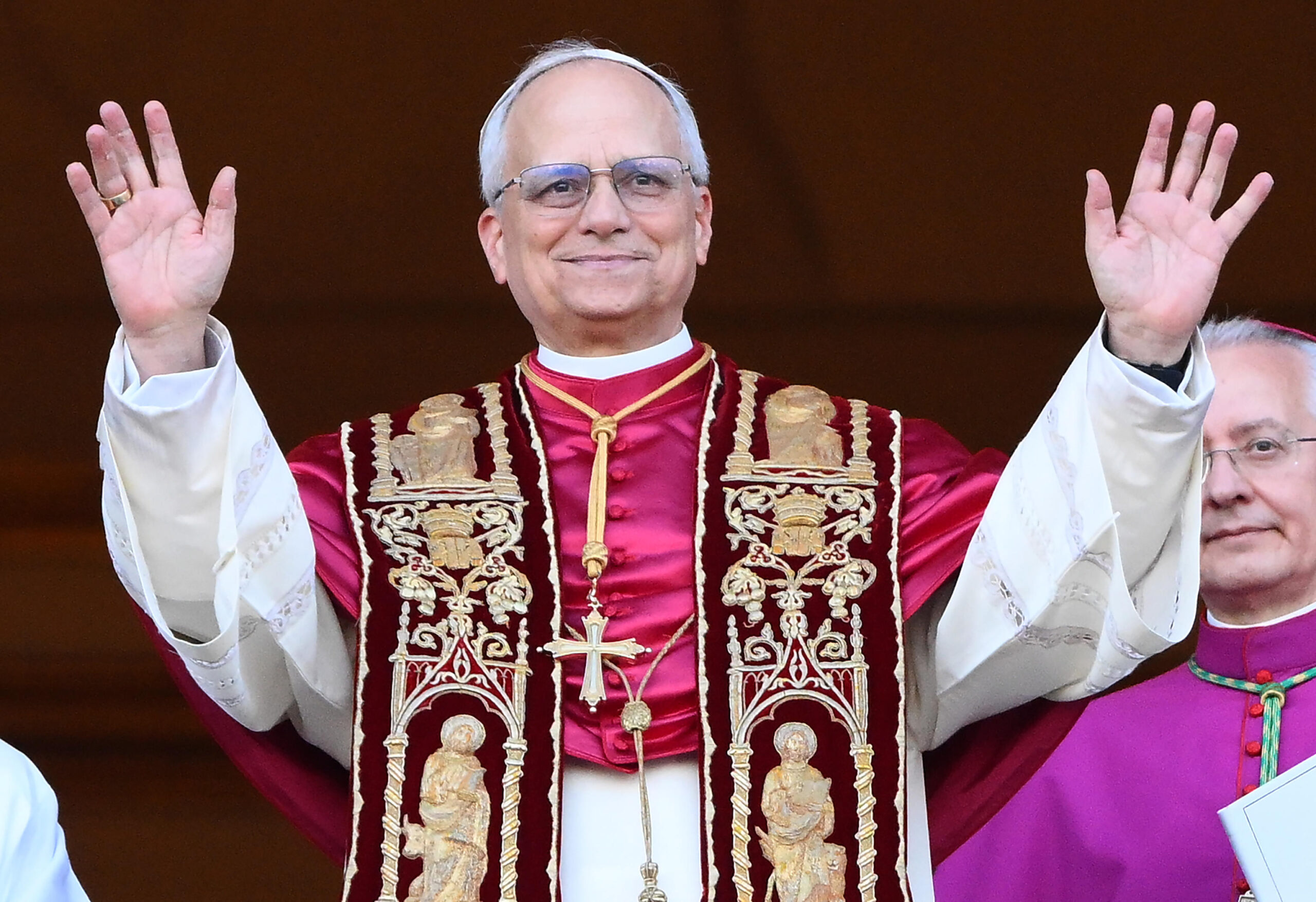 Prevost il Papa americano, ora Papa Leone XIV, è un anti Trump per almeno 5 motivi che lo rendono un osso duro per la Casa Bianca e Vince