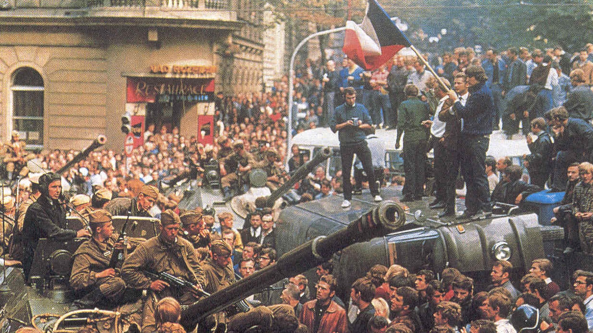 20 agosto 1968 l'Unione Sovietica occupa con i carri armati la Cecoslovacchia e chiude la "Primavera di Praga"