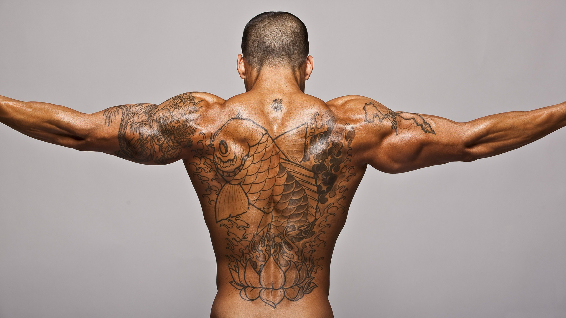 Tatuaggi in Italia: metà della popolazione ne ha almeno uno. Italia prima al mondo. boom tra i giovani. Anche gli over 50 con il 25%