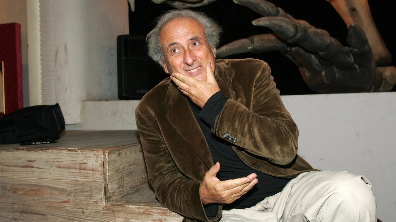 Stefano Benni l'uomo che inventava mondi per insegnarci a "leggere" il nostro è morto. Da Bar Sport a La compagnia dei Celestini