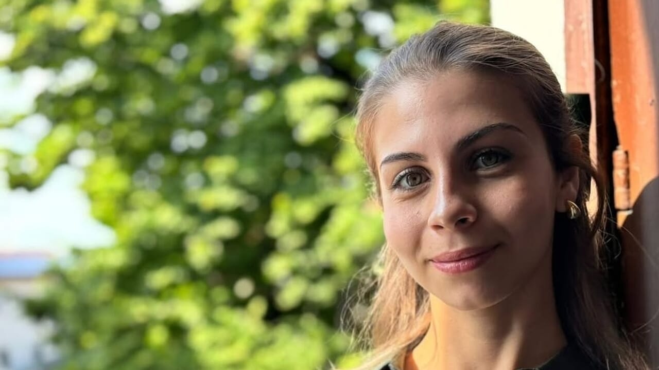 Minacce online a Cristina Irrera: quando l’odio digitale incontra l’iA. Mincce e insulti da hater amplificati dall’uso di bot, fake e iA