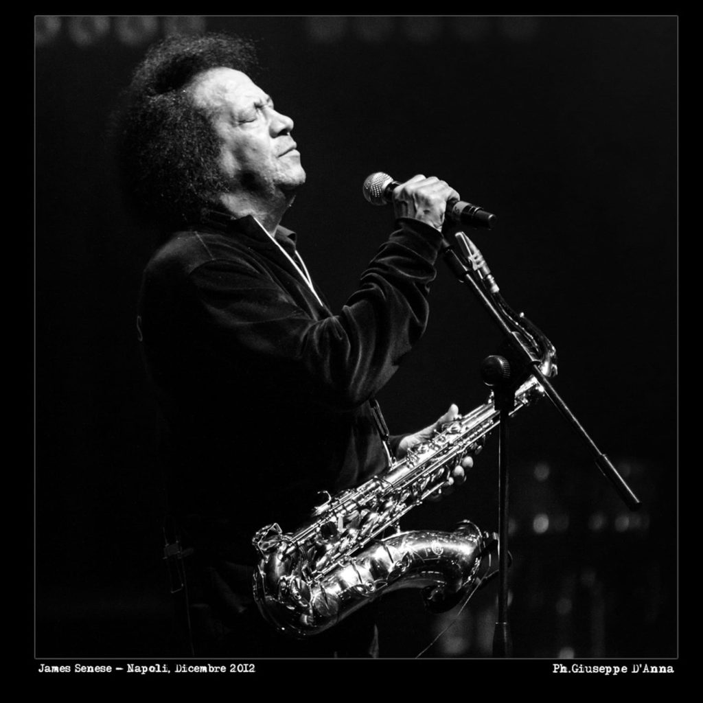 James Senese, il sax a metà strada tra Napoli e il Bronx: voce di popolo, dolore e verità. Jamese che non si è mai piegato alle mode