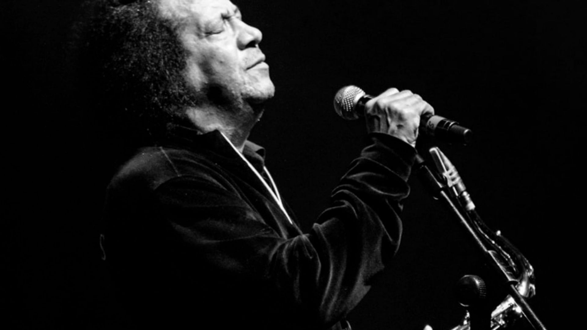 James Senese, il sax a metà strada tra Napoli e il Bronx: voce di popolo, dolore e verità. Jamese che non si è mai piegato alle mode