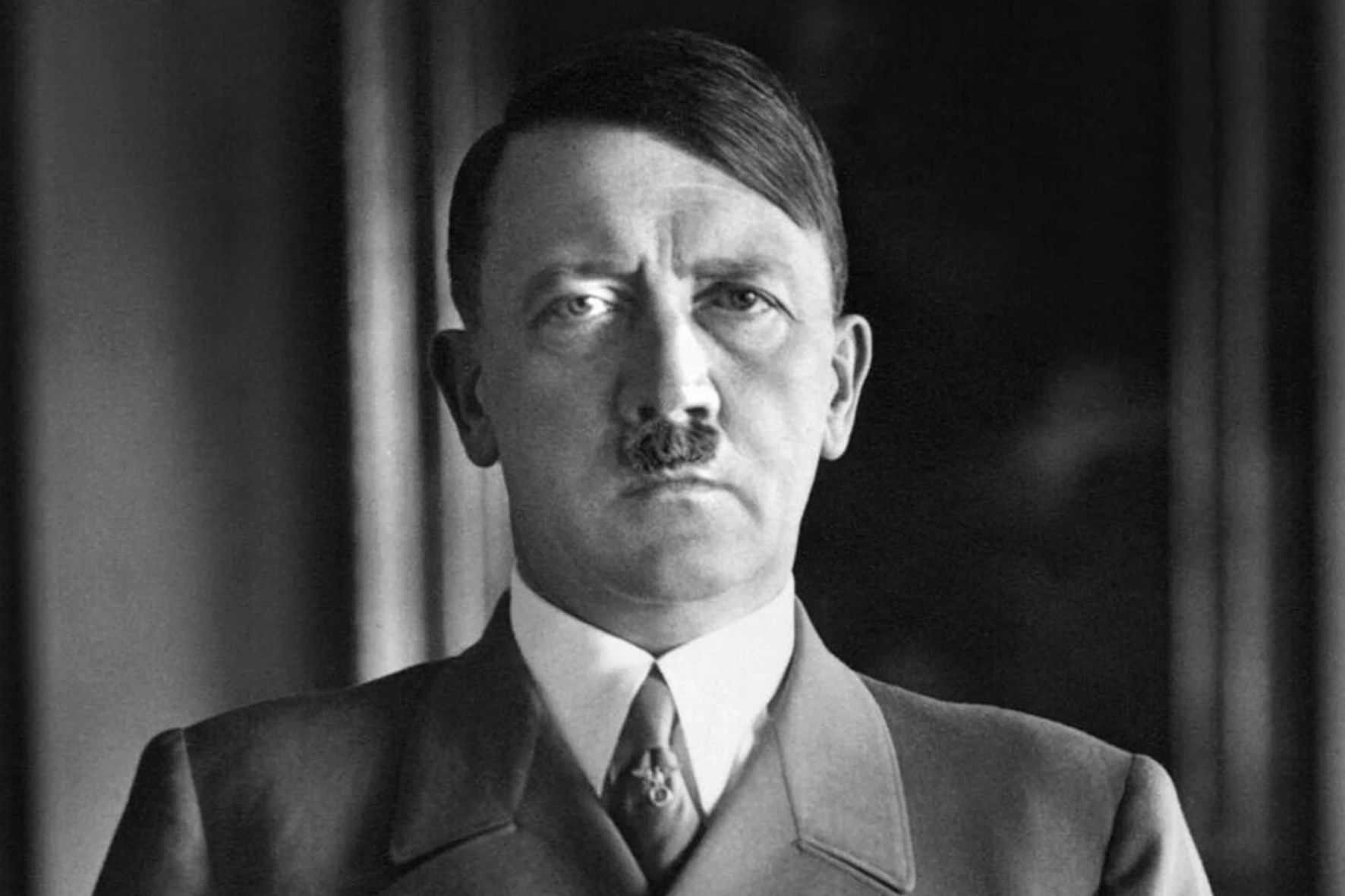 Hitler ce l’aveva piccolo: uno studio sul suo DNA dimostra che aveva un pene minuscolo