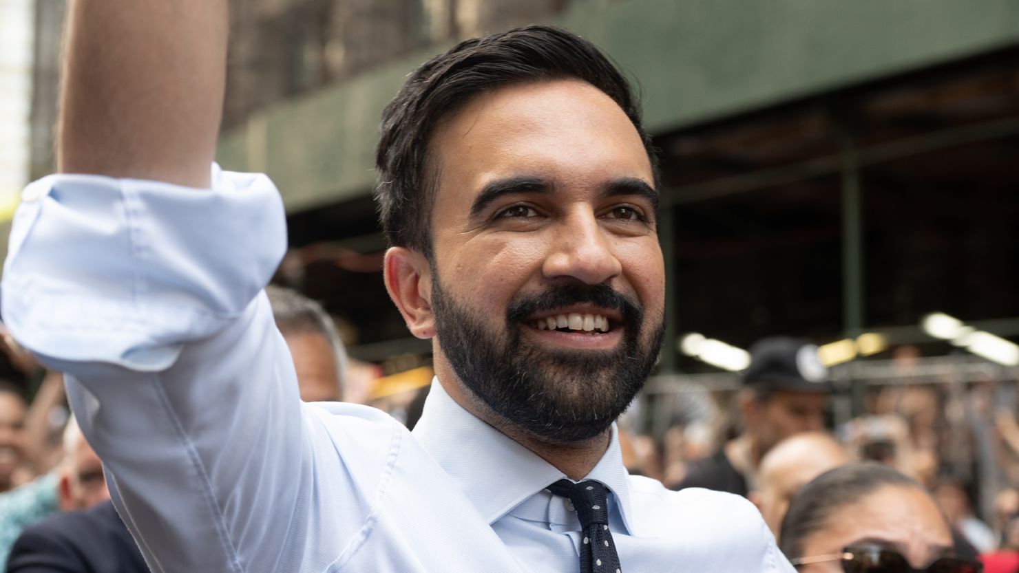 Chi è Zohran Mamdani, il nuovo sindaco di New York è mussulmano, socialista e Trump minaccia di farlo arrestare