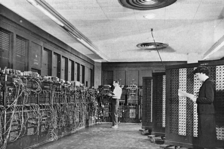 Installato 80 anni fa il primo computer programmabile della storia: era l'Eniac all'Università della Pennsylvania sei donne lo programmarono