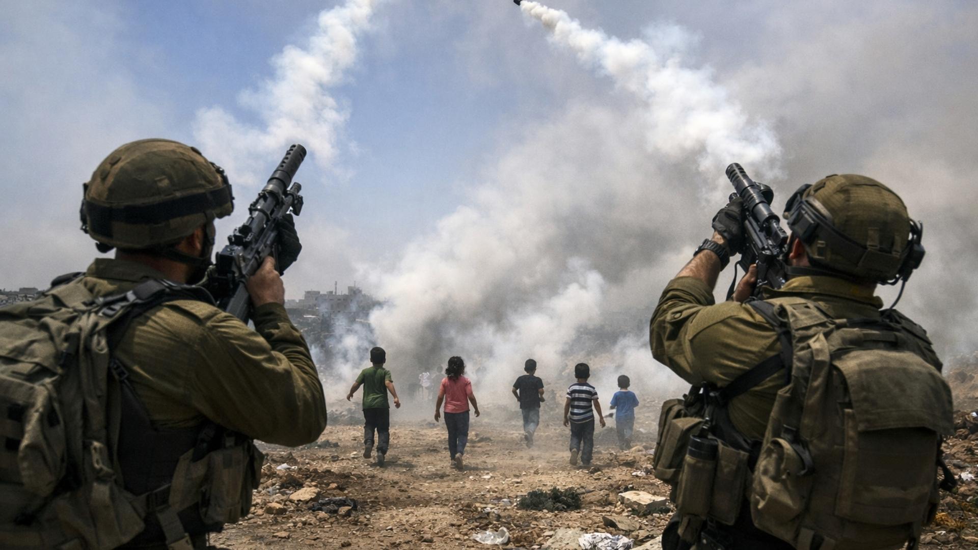 L'esercito israeliano ha sparato gas lacrimogeni contro bambini per non farli andare a scuola