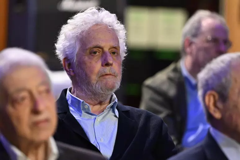 Piovani e ia: "Le novità fanno paura ma dipende come le si usa". Quando è arrivato il microfono si diceva che così potevano cantare tutti