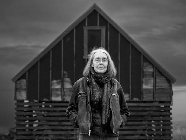 Nobel per la letteratura 2026 ad Anne Carson, poetessa canadese di 76 anni. L’Accademia premia la sua opera audace, tra poesia e classici